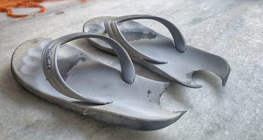 Mickey4482's tweet photo. Can you imagine a person wearing these entering a private bank branch???Public sector banks serves them also @ianuragthakur @nsitharaman That’s why #IndiaNeedPSBs Private banks door are shut for them and will always be shut..Wake up @FinMinIndia Poor needs PSBs @Bankers_United https://t.co/nUuhvVuSd4