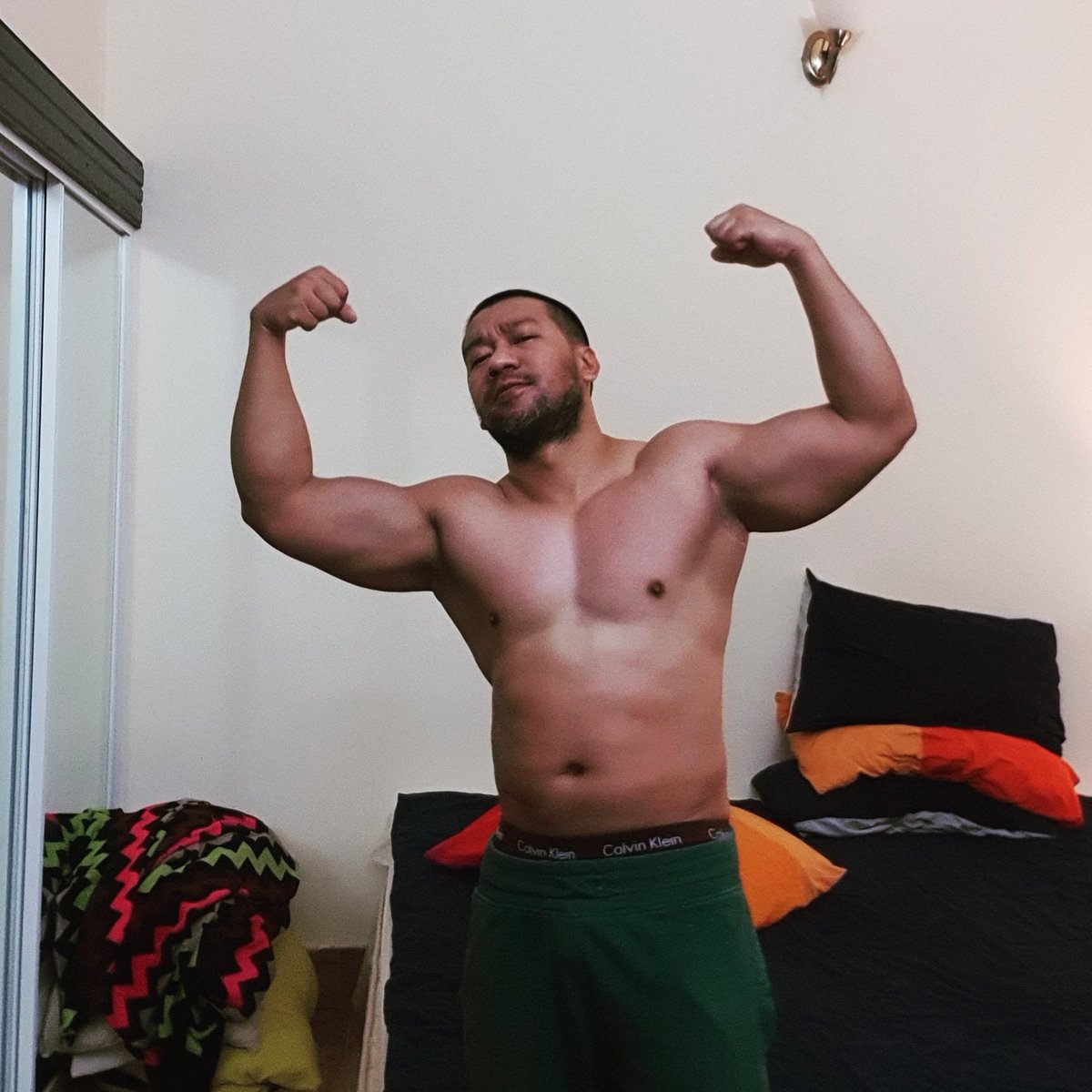 paul_james26's tweet photo. Come to Dadeh!!!! 😛💪🏾💪🏾💪🏾 https://t.co/xO2psyDYFt