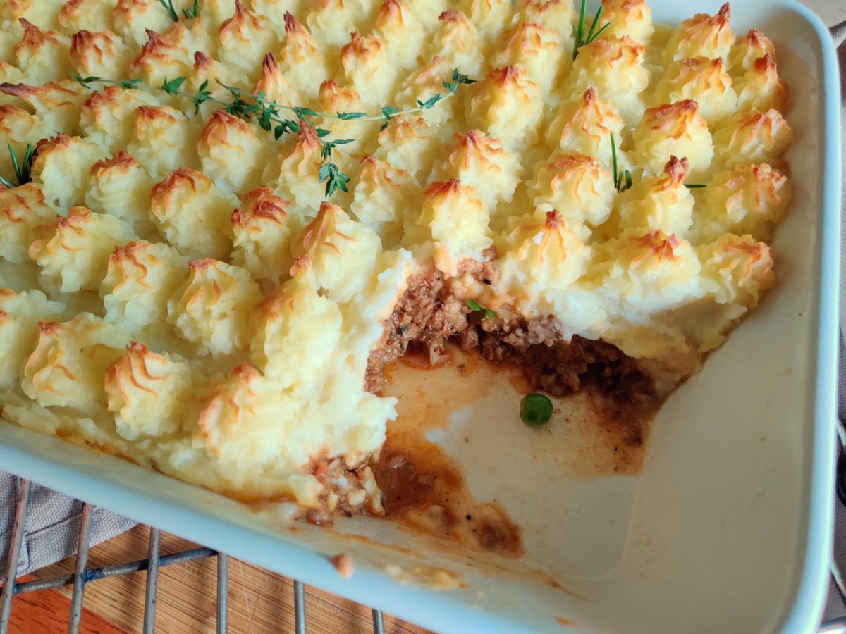 MarqueeVisual's tweet photo. Day 18 of my 21 Days Visual Story Telling Challenge

HAPPY PIE SUNDAY!🥧

If there is one dish that I have perfected over the years, that's baking a Pie. So today’s pictures are about, How to Style a Cottage Pie to make it Drool-Worthy! 🤤
#foodstyling #visualmerchandising #vm https://t.co/Vf5BfPGqNs