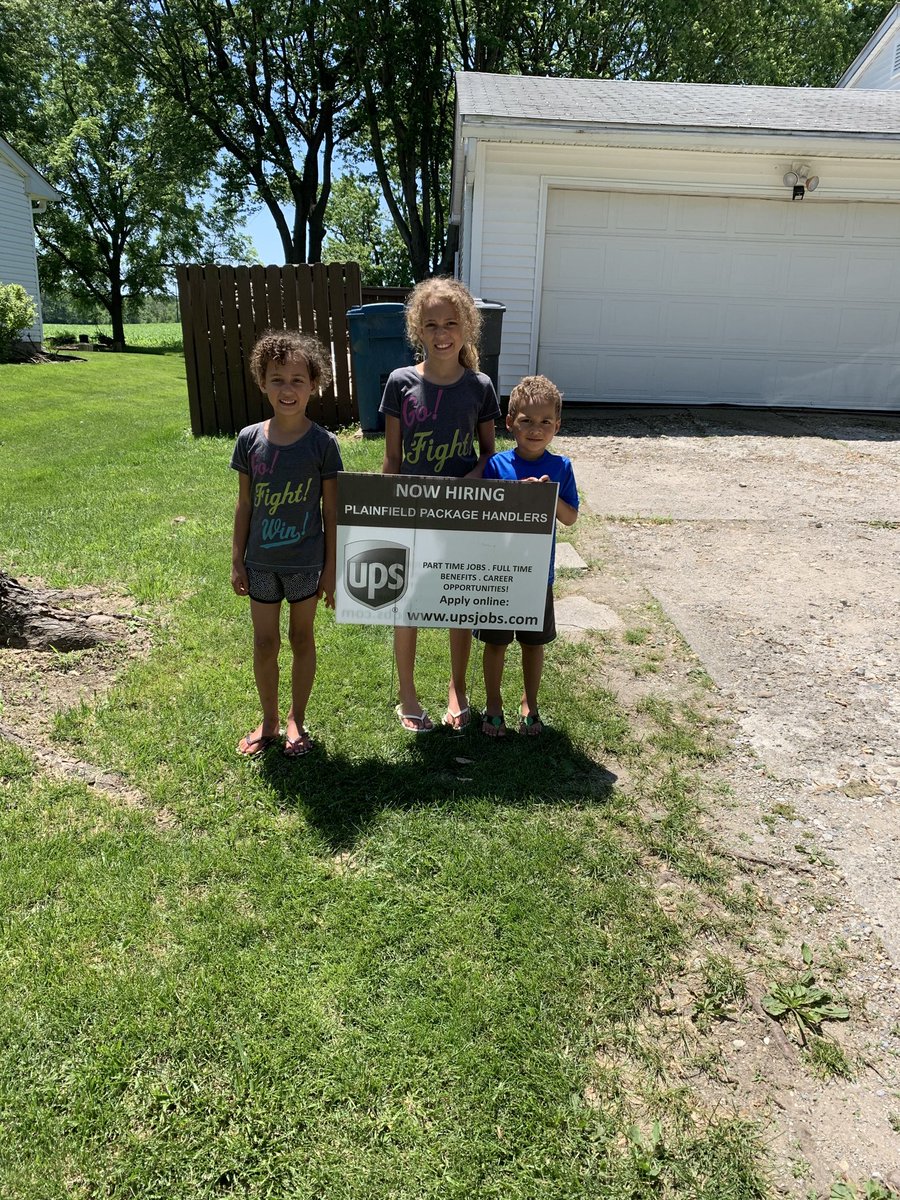 Sunday tradition, Gomes kids, at the grandparents house and we see upsjobs.com “NOW HIRING SIGNS”. Awesome! Recruiting jobs available for the retired?😀#UPSerShoutout #UPSersAreThere ⁦@OhioValUPSers⁩