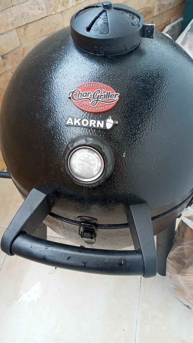 william_marin's tweet photo. Today is a #SpecialDay my first smoking in my new apartment. This has been a tough year, but I fell blessed.
The drink Limited edition 21 year premium rum 🇻🇪. The food spare ribs in my mini #kamado
#bbq #smoking #stayincookout #ahumado @thisgrilllife @marinwe https://t.co/yBjF2Y4Pwr