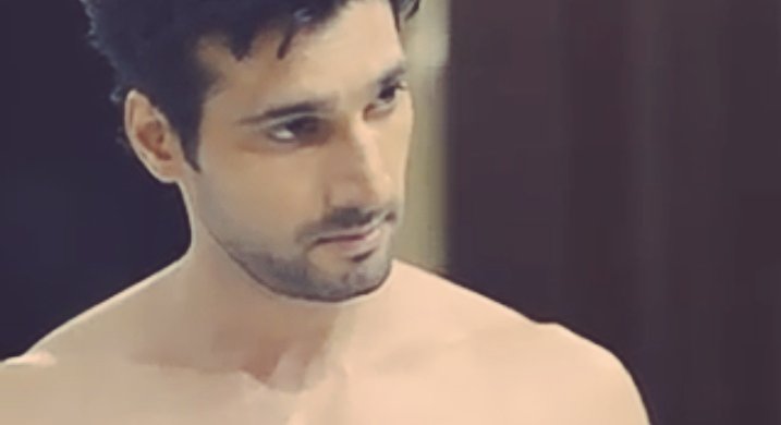 Radhika - khapde kyu uthar rahe ha aap.. Arjun - Mood ban raha ha... problem ha toh dusri kamre chali jao...Arjun  #Ardhika