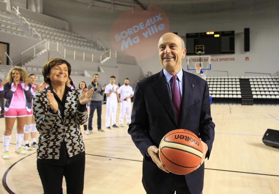 ariellepiazza's tweet photo. Bordelaises, Bordelais, je vous dis au revoir après 12 années exceptionnelles au service du sport à #Bordeaux. Je suis fière du travail que nous avons accompli avec vous benevoles, présidents de clubs et services de la ville. Vive le Sport à Bordeaux ! @alainjuppe @nflorian33 https://t.co/RicEDectQp