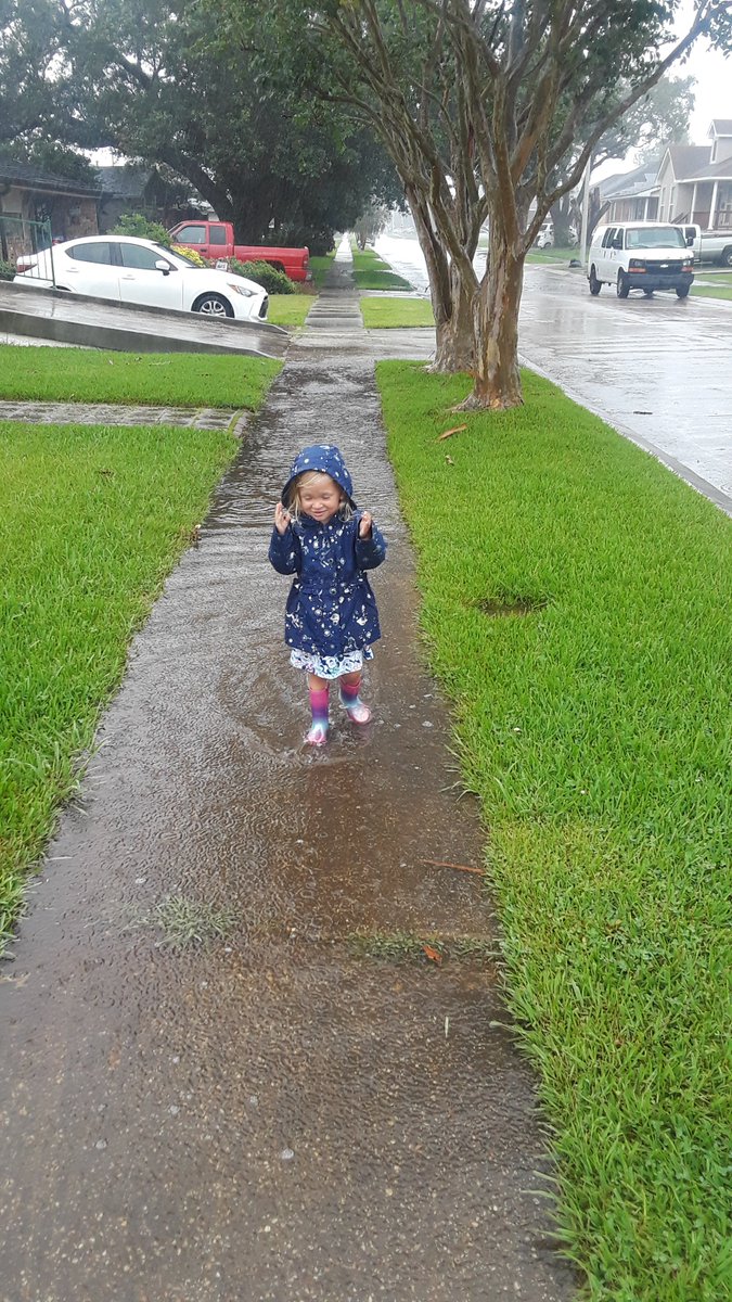 wdsu's tweet photo. Check out little Laila Martinez, reporting out in the rain from Terrytown! Thanks for the viewer report!
📷: Sandi Martinez
https://t.co/8Y9OTB9RFB
#nola #neworleans #louisiana #Cristobal #trackingcristobal #nolawx #ulocal https://t.co/2lTICOk1iw