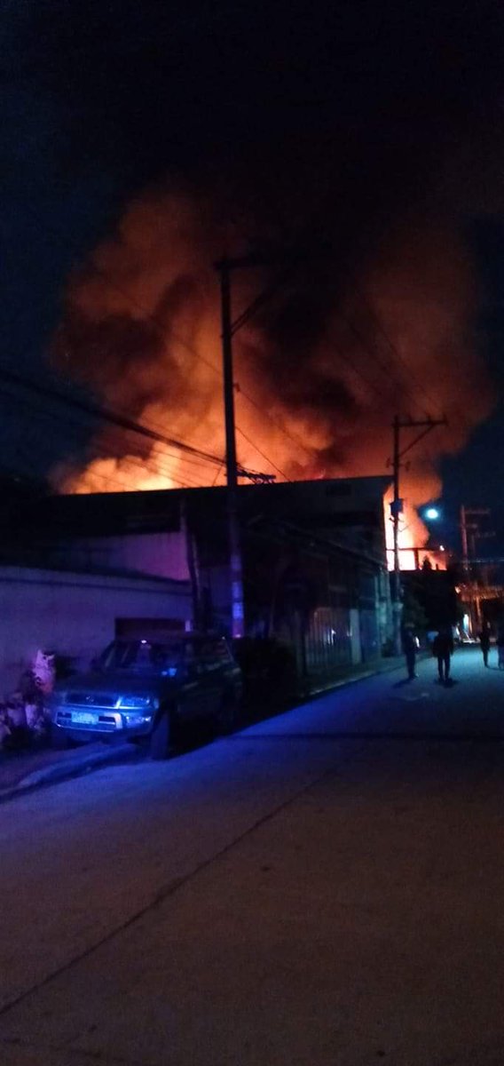 firealertmm's tweet image. 10-70
Positive Alarm
Guava Road corner Mango Road
Potrero,
Malabon city

Involved: Warehouse

#FireAlertMetroManila
#FireAlertPH
#United
#Txtfire
#CentralBase
#FighterBase
#Brigade
#NatCon

Pic ctto
@LyzaAquinoDZMM @jeffreyhernaez @jeffcanoy @MMakalalad @FEPAGEMS @ABSCBNNews