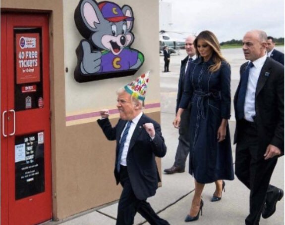balddaddyblog's tweet photo. Shrunk down Donald Trump photos make my day. https://t.co/4qVpuSxfu5