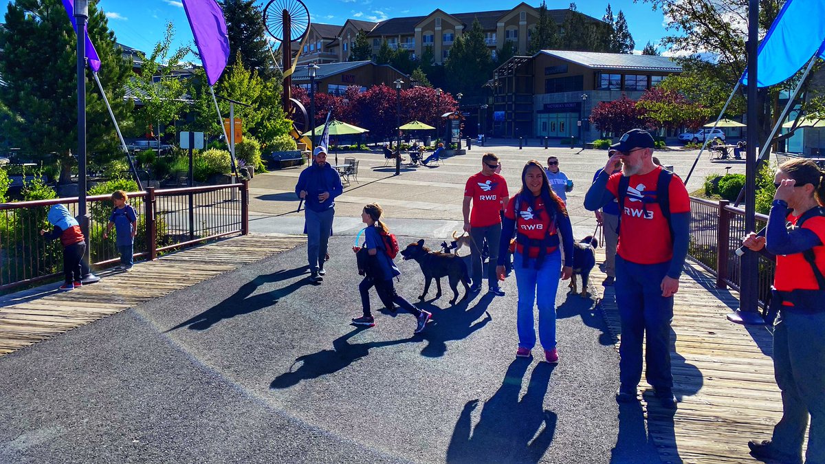 danbrostek's tweet photo. Our @teamrwb Bend Chapter got together this morning to #RunAsOne and demonstrate our commitment to combating mental health challenges. #veterans #mentalhealth #suicideprevention #RunAsOneRWB https://t.co/0QNsdhwiZD