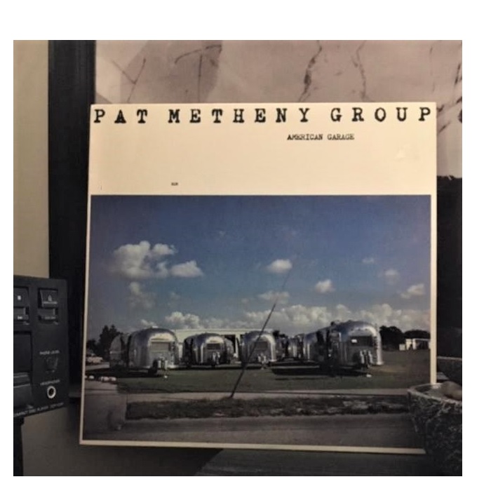 AliceIvy9's tweet image. Pat Metheny Group - American Garage

Jazz fusion on #vinyl 
#nowspinning
#SundayMorningAnalog