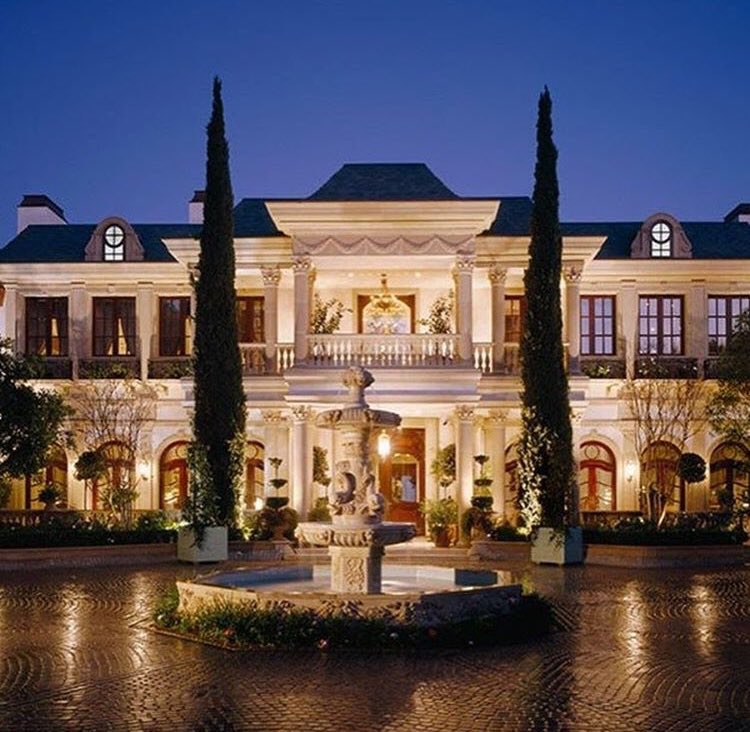 Gigi &amp; Bella Hadid’s $85 million childhood mansion in Beverly Hills