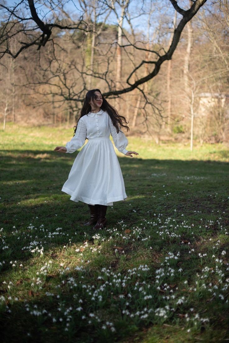 TheMoorOfAnne's tweet photo. Sin duda adoro estos vestidos... Me recuerdan tanto a Anne.
Díganme que no soy la única.

#RenewAnneWithAnE https://t.co/WtvnmAnL4x