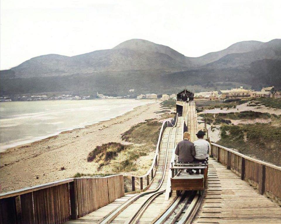 ExpressDale's tweet image. Beautiful ole pic off my home town. I was just in short trousers about this time .Newcastle co.down home .❤🔴⚫☘