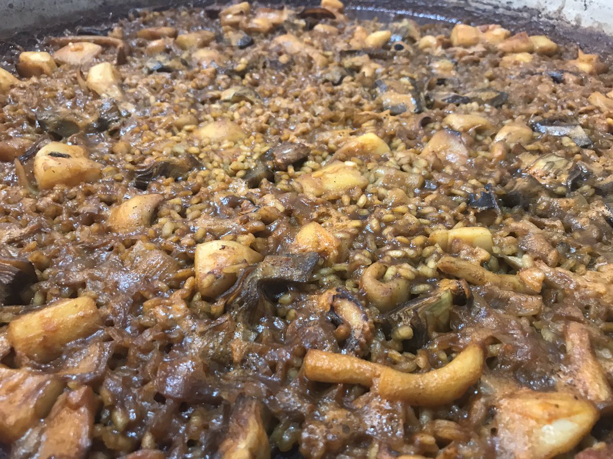 SaboreaDenia's tweet photo. Arroz seco con sepia y alcachofa https://t.co/G2W0QK7xjn