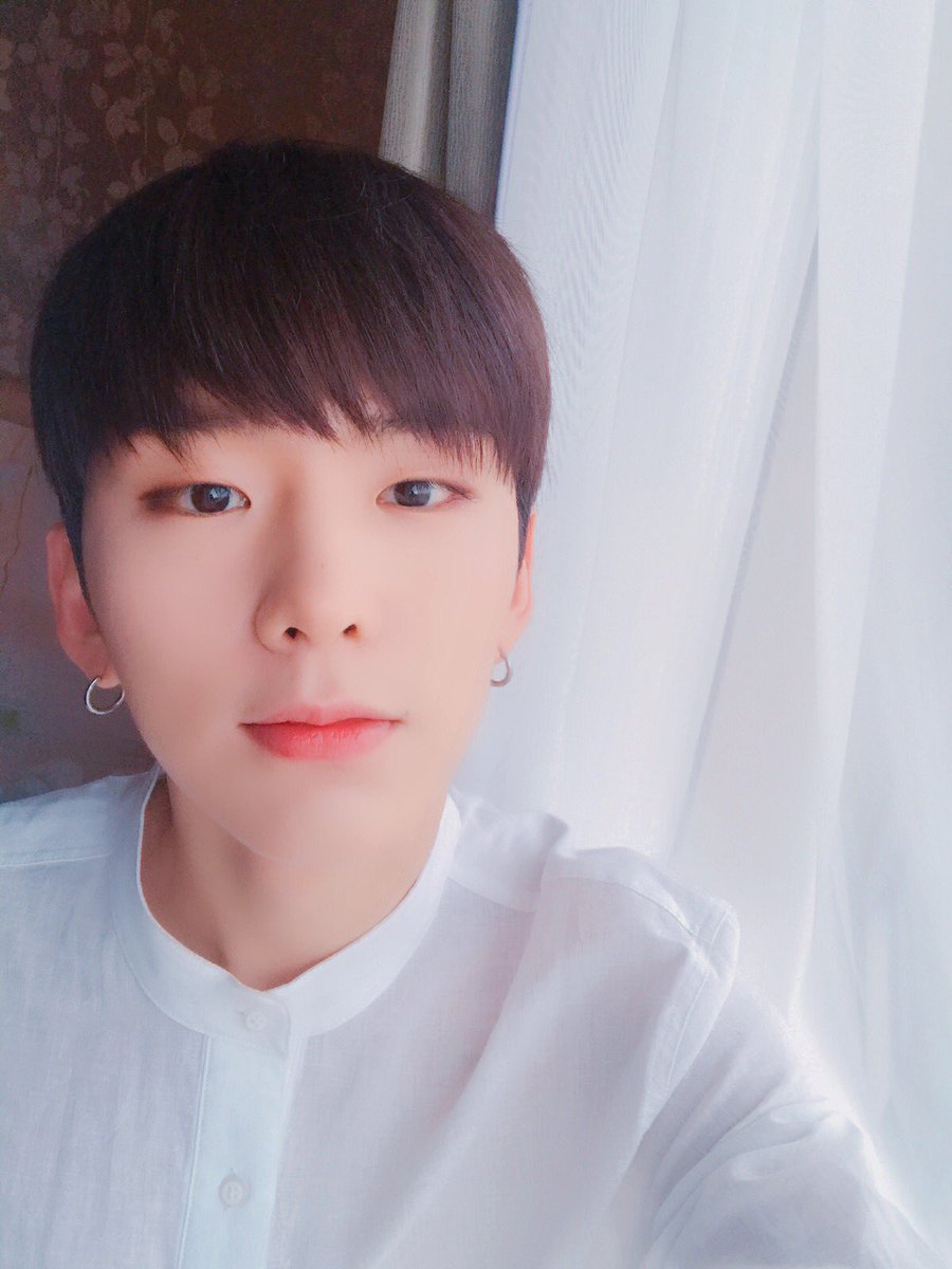 WEAREMlXTAPE's tweet photo. ‹ 𝐦𝐢𝐱𝐭𝐚𝐩𝐞_𝐩𝐥𝐚𝐲𝐥𝐢𝐬𝐭 ›  .⃗ 🎧 / now listening to: #MXTBlue.

[🐹]: Domingo de descanso y qué mejor que hacerlo escuchando esta espectacular canción de los geniales de MXT, seguro no dejaran de cantarla cuando la escuchen, tal como yo. https://t.co/MbPoJkNz4h