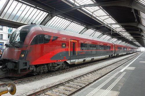 I love that traveling train, so I can avoid the noise and the misery of life, institutes of myself, that I will not be back-km