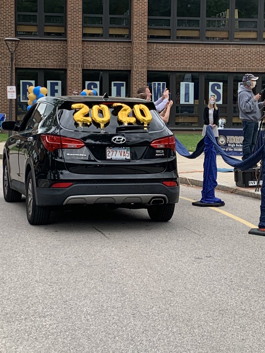 FHSGrad2020's tweet photo. Love these cars!! #graduation2020 #fhs2020 #foxborough2020 #theboro02035 https://t.co/ldB7ZT110U