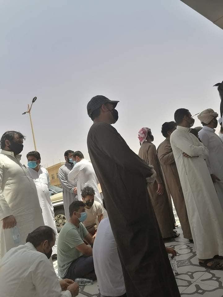 يا حكومة #الفاسدين  هناك أكثر من الفين مغترب ومئات العوائل في المنافذ لا يستطيعون دفع 1300 لفحصكم المزيف .إفتحوا المنافذ ليرجع المغترب الى وطنه يا فاسدين #قنصل_جدة_ينهب_المغترب  #ما_عد_نشتيه
#لا_عياشي_بعد_اليوم
#قنصل_جده_ينهب_المغترب