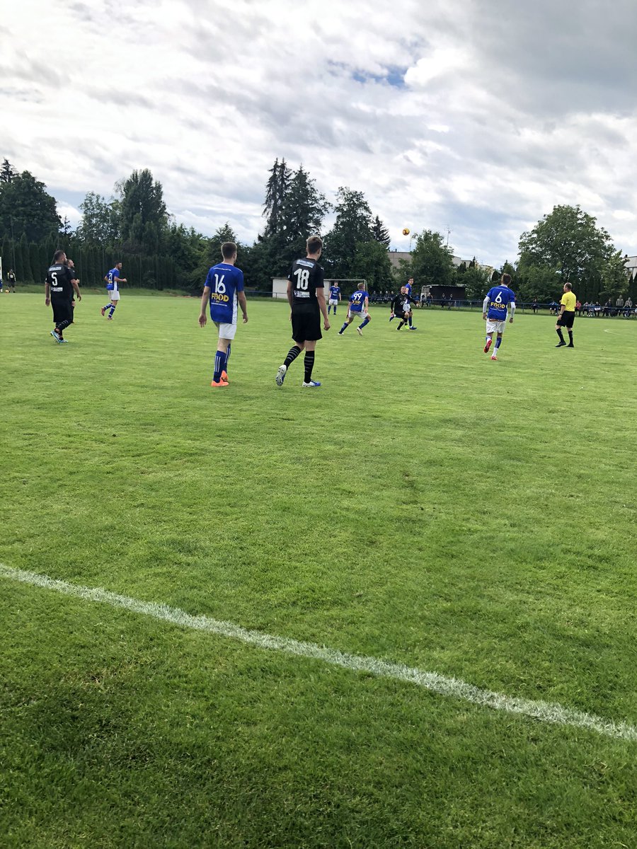 fc_slaviahk's tweet photo. Ve 2. kole AGRO CS 🏆 jsme na hřišti Lokomotivy HK prohráli 1:3. Náš jediný gól vystřelil @MichalHlousek a bohužel na něj nikdo nedokázal, i přes velký počet šancí, navázat🤨

👉V dalším kole přivítáme doma v neděli 14. 6. od 17 hodin Vysokou. https://t.co/8zHqSIKvbo