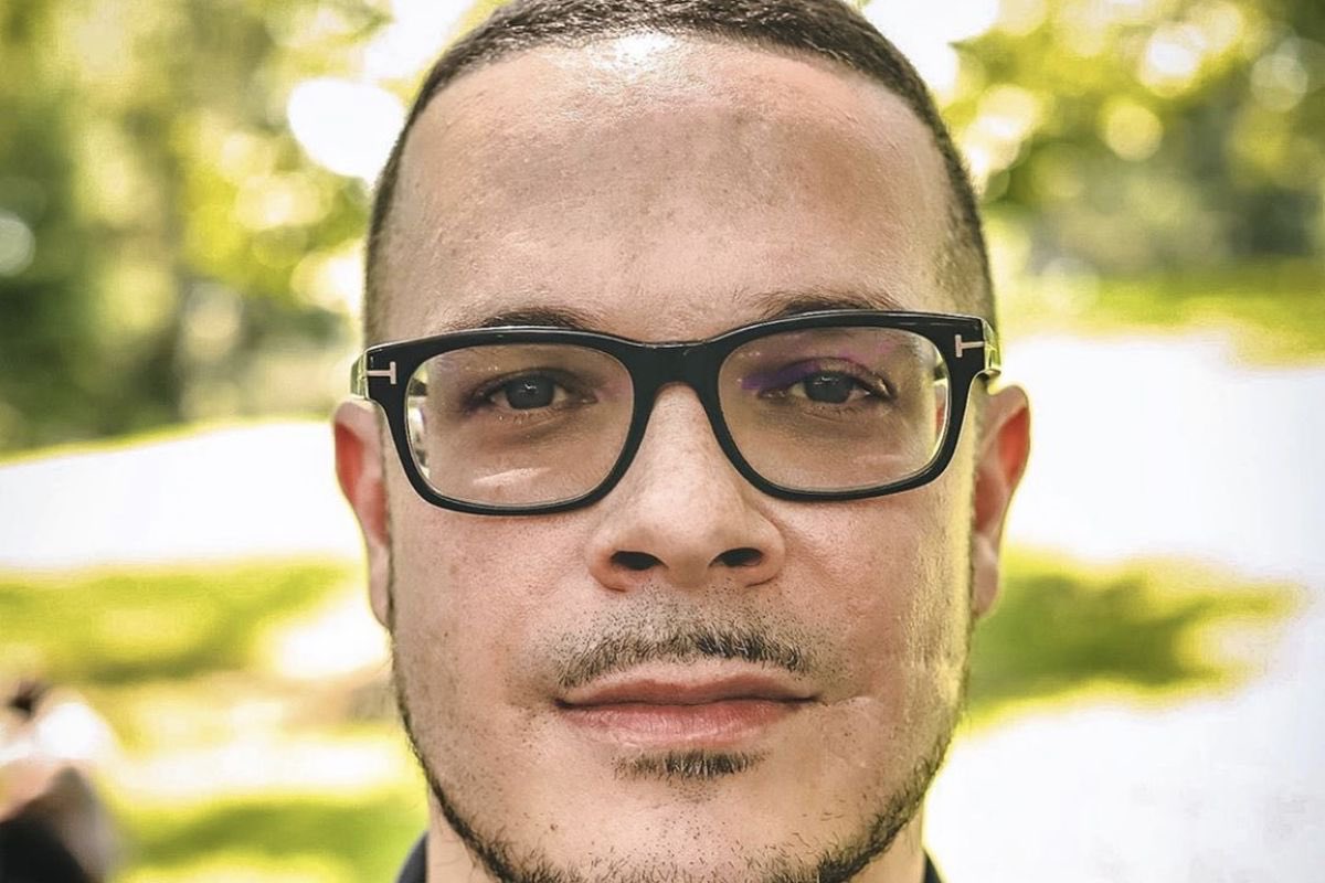 B R O T A K U On Twitter I Know I Ve Only Gotten 20 Hours Of Sleep This Week But Have Y All Ever Noticed How Shaun King Looks Like If The Rapper T I Animorphed Into A Big - theplayerender on twitter yay now roblox studio stops