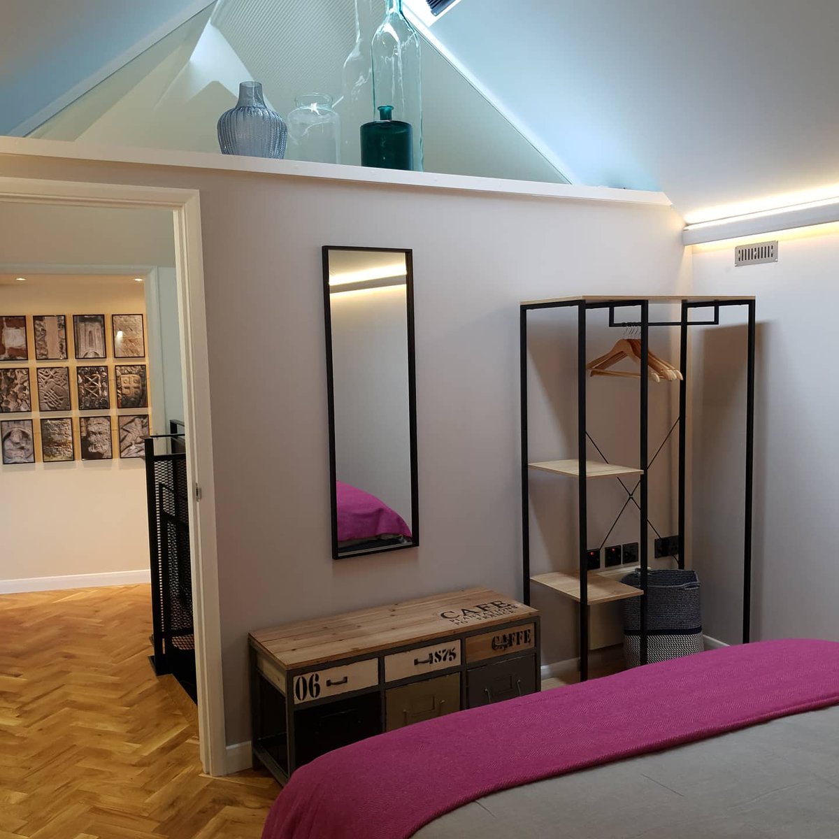 Freeholders77's tweet photo. A #stunning brand new #interiordesigned 2 bed #norfolkholidaylet with amazing  views. Also has a #roofterrace
#wellsnextthesea #northnorfolkcoast #waterside #weekendbreaks https://t.co/2RNFmZXxGI