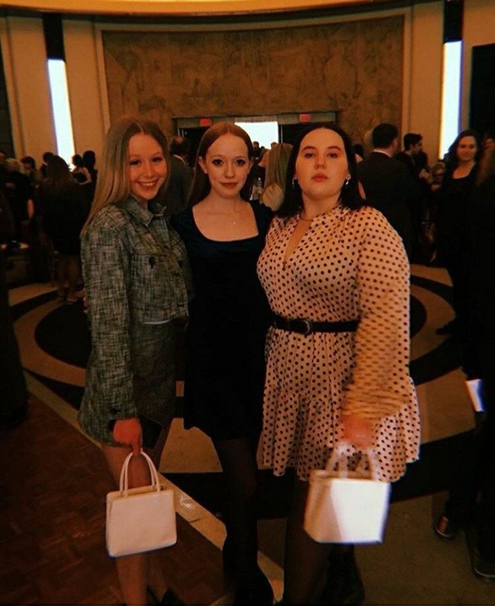 Carrots_awae's tweet photo. Me encantan estas fotos🍂🥕
Se ven tan elegantes xd

#AnneWithAneE #annewithaneseason4 #awae #SaveAnneWithAnE #saveawae #renewannewhitane #renewawae #amybethmcnulty #awae #AnneWithAnE https://t.co/9AgdTm6q97