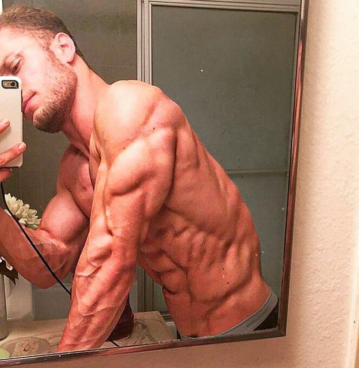 Kendi mezarınızı kendi bıçak ve çatalınız ile kazmayın. Temiz beslenin sağlıklı yaşayin.💪