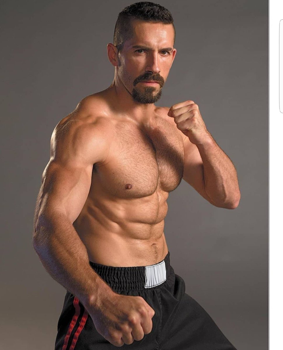 3 arkadaş dalsak Yuri Boyka'yı döveriz dediginiz kişileri etiketle 😂