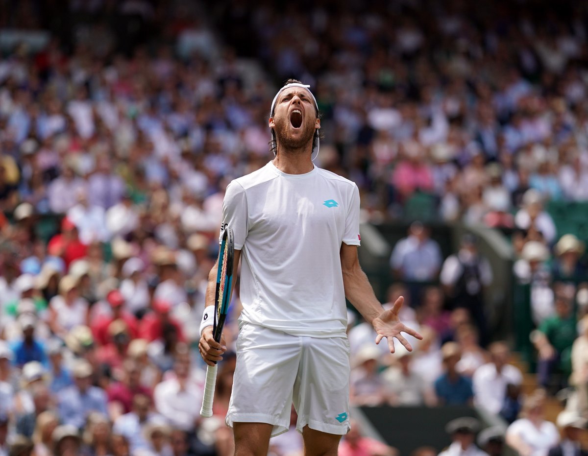 Grande Entrevista a João Sousa: “O Nadal disse que eu ganhar o Estoril Open era o mesmo que ele vencer Roland-Garros”

👁 bit.ly/GrandeEntrevis… 

#Ténis #Entrevista #JoãoSousa #ATPTour