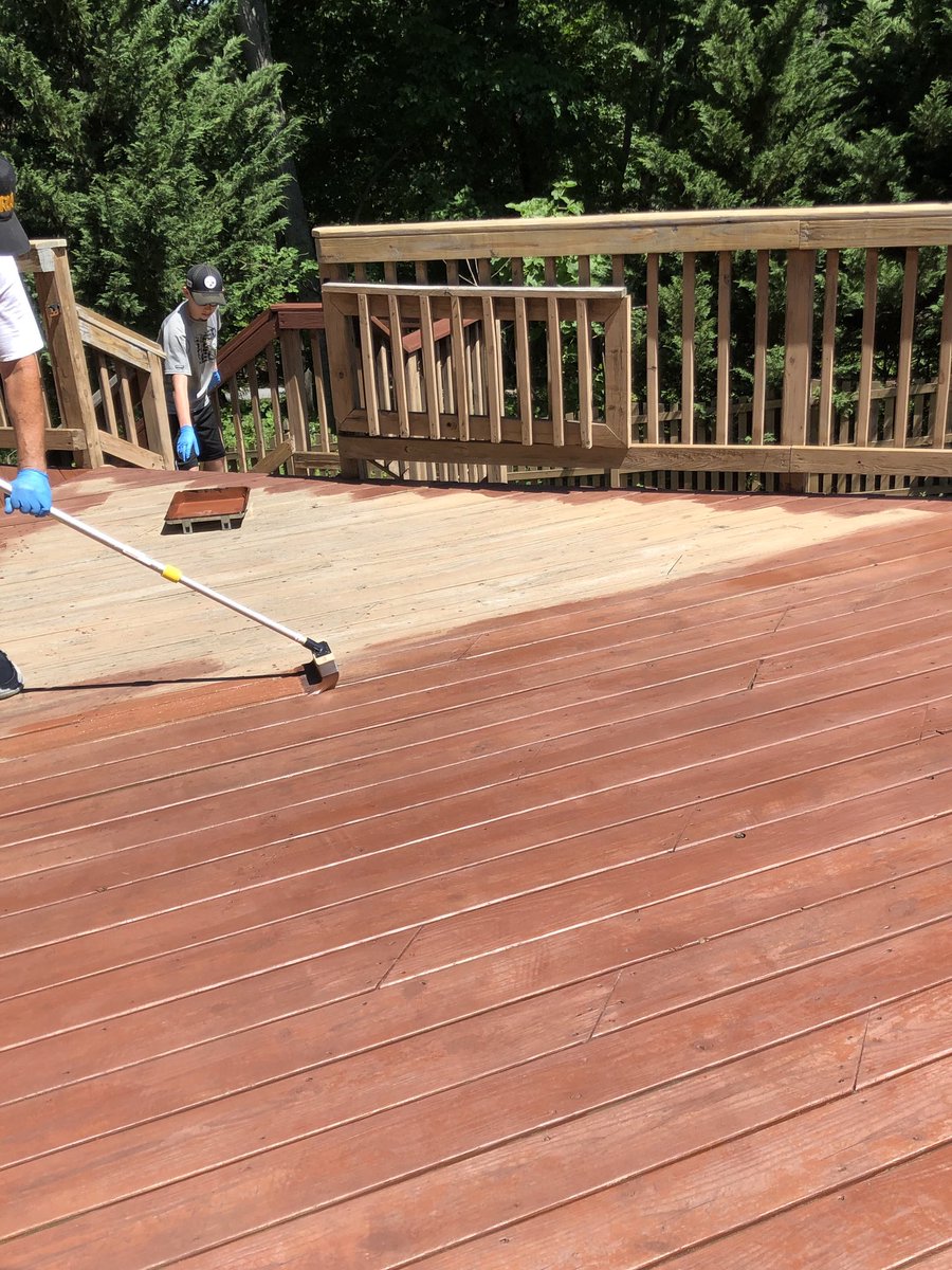 mlouden87's tweet photo. Here are the before” pics and we are making good progress on the “after” #DeckStainingInProgress #VacationProject https://t.co/rSMc3Zy3Er
