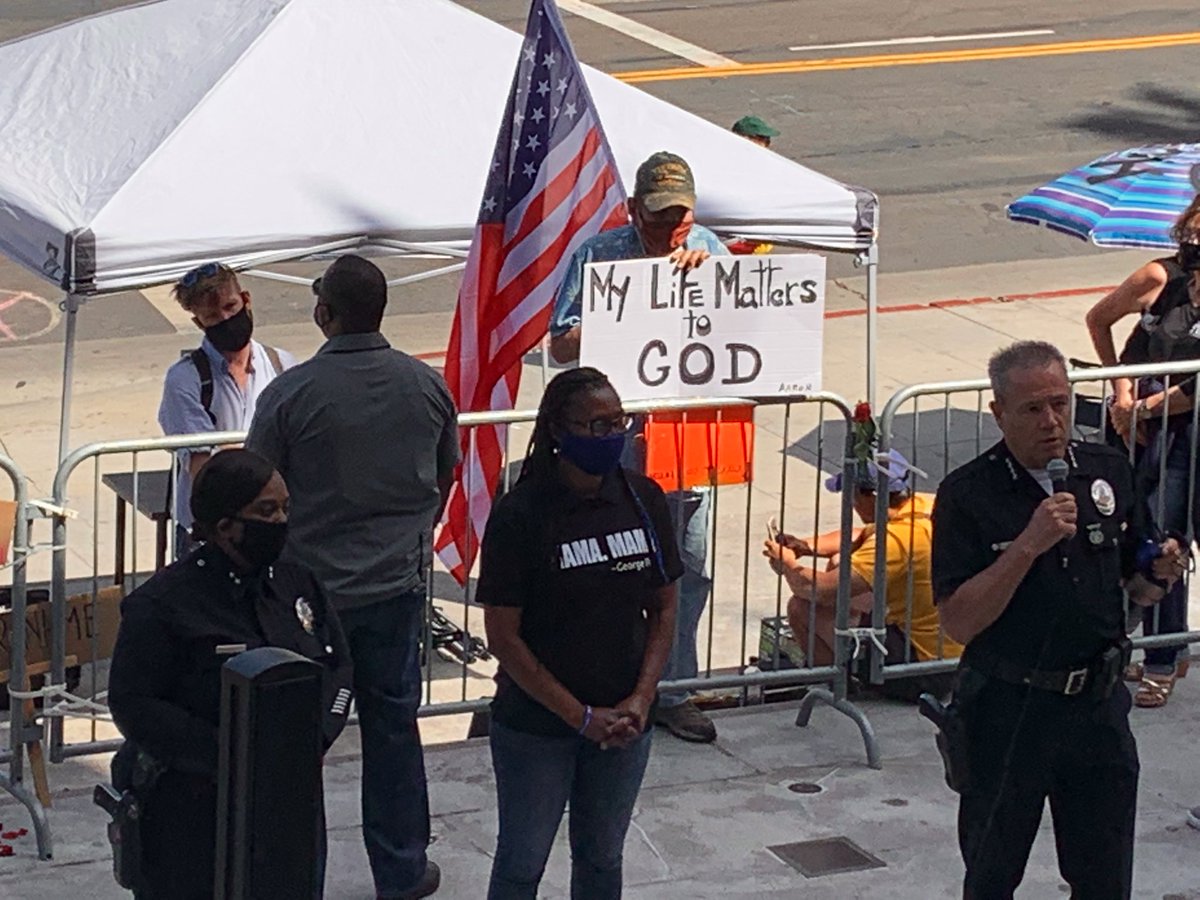 LapdWoodyard's tweet photo. What a great opportunity to march together from @LAPDHQ to City Hall with @daphnedbradford of #BuildingBlueBridges. We marched as #LAPD Officers, Mothers, and Students, but more importantly as humans. Today was about community engagement, empathy, and understanding. https://t.co/zX6BVfEVKn