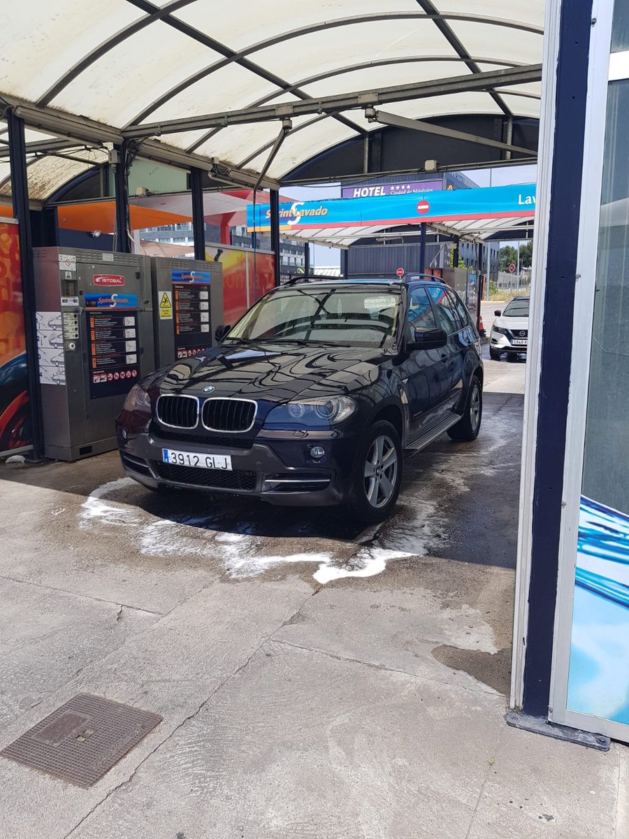 Hoy a las 13.30 a uno de nuestros jugadores le han robado su BMV X5 con matrícula 3912 GLJ en el parking del Verdecora de Getafe. Por favor si alguien tiene alguna información, contactadnos. Gracias de antemano y rogamos difusión.