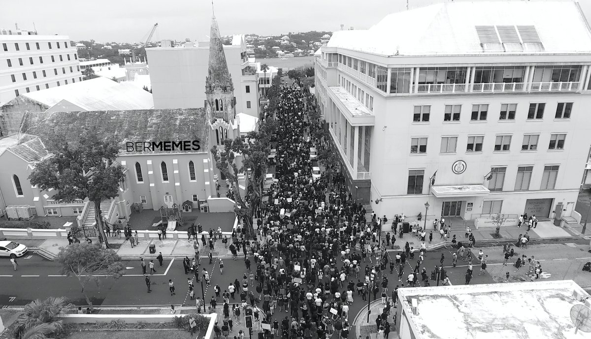 BERMEMES's tweet photo. Views ov a historical day in Bermy✊🏾🖤🇧🇲 #blacklivesmatter #blm 📸 @qiandickinson #bermuda #bermemes https://t.co/aRjdOqNx1e