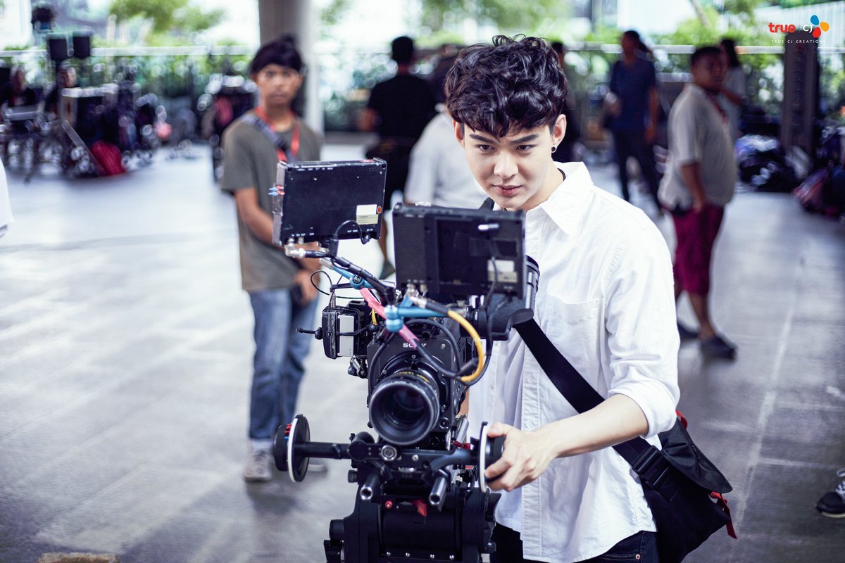 verygoodnaa1061's tweet photo. ออกกองวันแรกหลังจากหยุดไปนาน ซุปน่าจะตื่นเต้นแหล่ะ ดีใจที่น้องมีงานอย่างต่อเนื่อง เพราะทุกงานคือการพัฒนา และเราก็ได้เห็นการพัฒนาจากเซ้นต์ในทุก ๆ งาน รอดูทุกผลงานของเซ้นต์นะ..วันนี้ทำงานให้สนุกน���เซ้นต์..สู้ ๆ 🍿🍞💓
#Saint_sup #MingEr
#LetsFightWithSaint https://t.co/pcgLFZAMbs