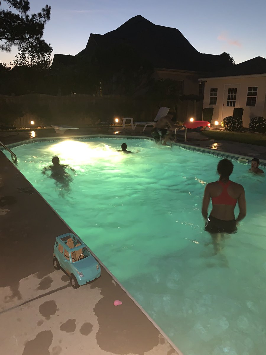 ecucoachkim's tweet photo. Night swimming at the McNeillโs #family #missingtheteam #Britt&Sarah https://t.co/3i4thYmXqD