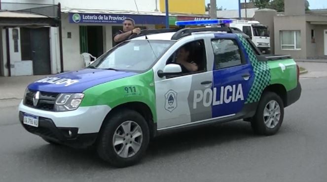masternewsyvos's tweet photo. #Rodríguez contó que este lunes #Sansinena tendrá un móvil #policial reasignado

https://t.co/DRhxJvPDY6

El #Comisario #Inspector @SergioRodríguez le dijo a #MasterNews que este lunes la localidad de #Sansinena tendrá la reasignación de un móvil #policial https://t.co/HC1imVzGNx