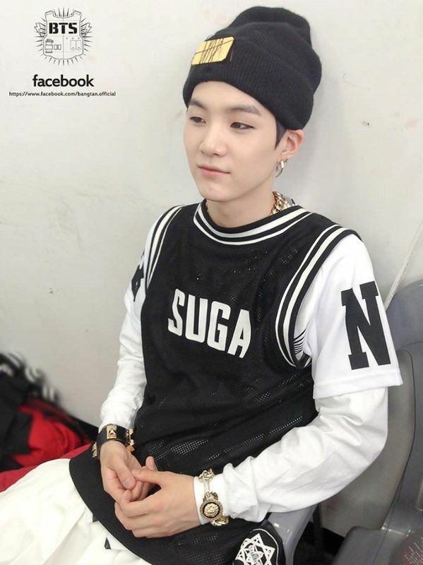 koovlgs's tweet photo. "Uma pessoa pequena pode ter um sonho enorme, pintar um quadro gigante e realizar infinitas possibilidades"
                         Suga

@BTS_twt
#DearClassOf2020 https://t.co/JlhaGazZ5V