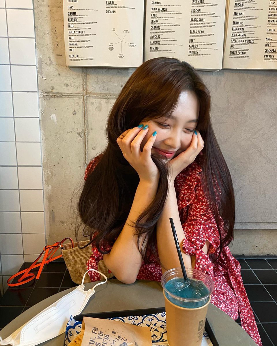 joyarchive's tweet photo. taking my girl out 🥰 https://t.co/WDdmL7PPy0