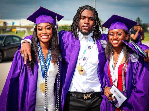 cingotbandz's tweet photo. we out gang! 💕✌🏽 #ripellie #ripcrow #ripdad #2020Grad https://t.co/5FJDlImnO1