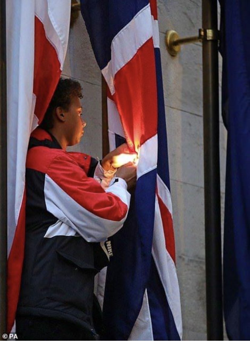 LadyRebecca_1's tweet photo. He tried to set fire to the British flag too. https://t.co/lSErYSIzCH