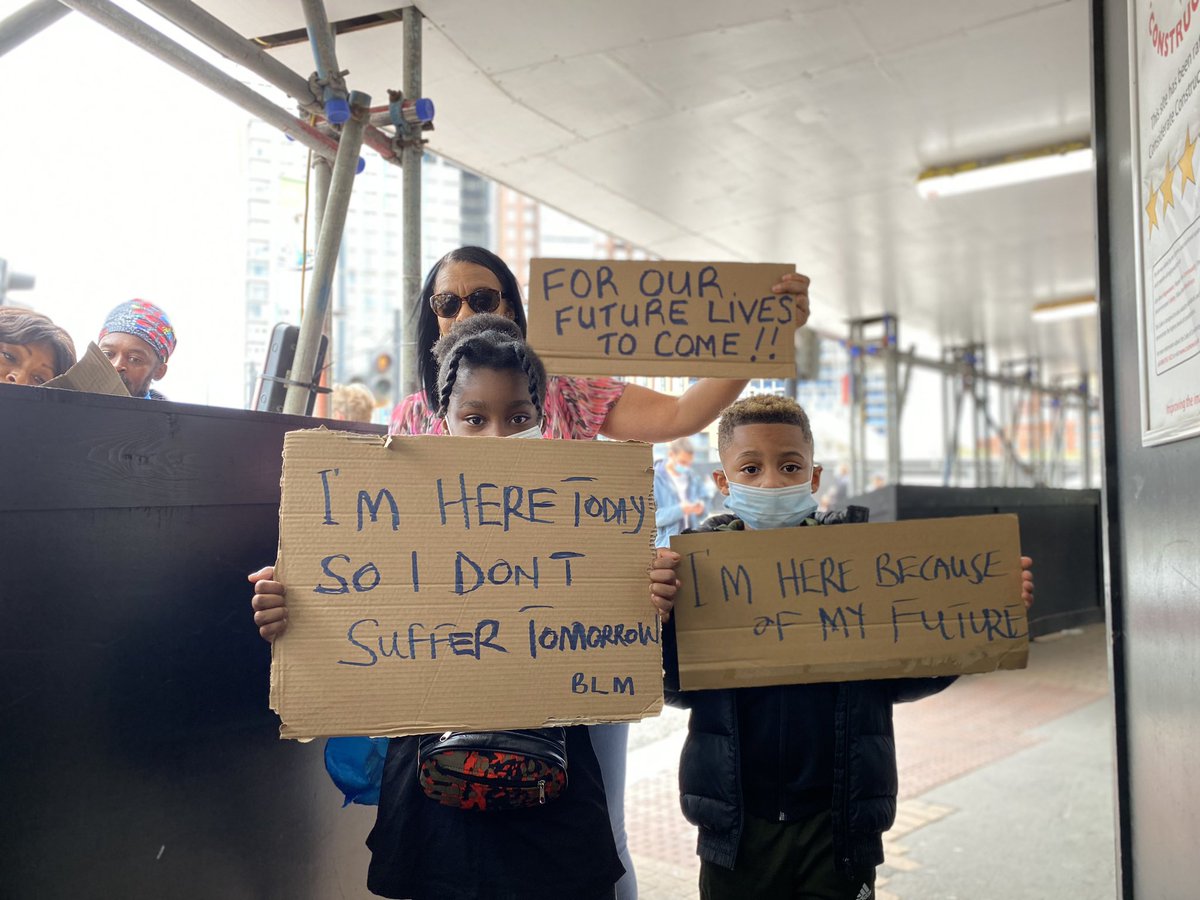 Rajjan_Parmar's tweet photo. “I’m here today so I don’t suffer tomorrow”- The Protestors of London
•
• - The Protestors of London
•
•
#Blacklivesmatter #georgefloyd #justiceforgeorgefloyd #georgeflloydprotests #londonprotest #humansoflondon
#Shotoniphone11 https://t.co/trkp3LS8Jx