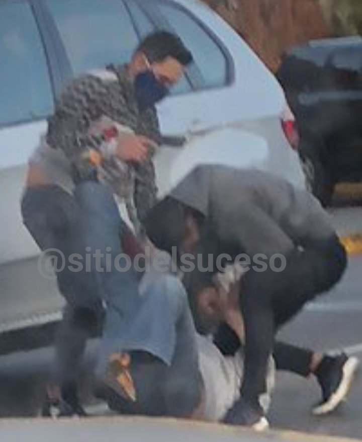 sitiodelsuceso's tweet photo. Hace pocos minutos dos delincuentes asaltaron a una persona en los estacionamientos del supermercado Jumbo de Concón. Carabineros realiza diligencias para detener a los sujetos. https://t.co/sjdvGAqayh