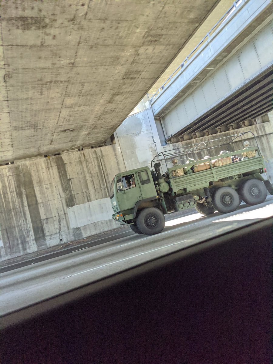 wyverning's tweet image. 405 south now, stay safe #LAProtests #laprotestupdate