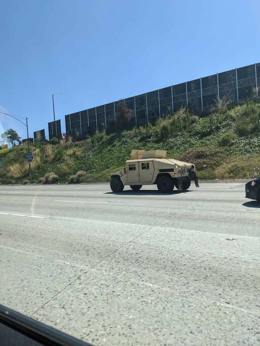 wyverning's tweet image. 405 south now, stay safe #LAProtests #laprotestupdate