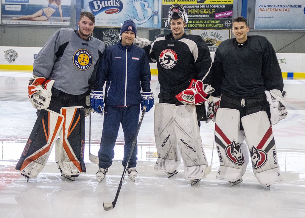 V dnešnom <a href="/DennikSport/">Denník Šport</a> aj téma o spoločnej príprave 🇸🇰🏒brankárských nádejí pre #nhl pod vedením <a href="/KosaPeter/">Kosa Peter</a> <a href="/Romcko_50/">Roman Durný</a> <a href="/hrenci/">Dávid Hrenák</a> <a href="/MatejTomek42/">Matej Tomek</a> <a href="/MatoDeraj/">Matej Deraj</a> FOTO credit: Šport/Milan Illík