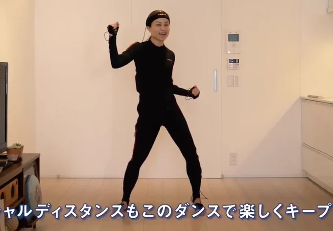 ポーズの素材としても大変格好良いクルーの皆さんと、なんでもすぐ真似したがる男士の皆さん

#USJクルー   
#刀剣乱舞 https://t.co/oIQYPZhMnp 