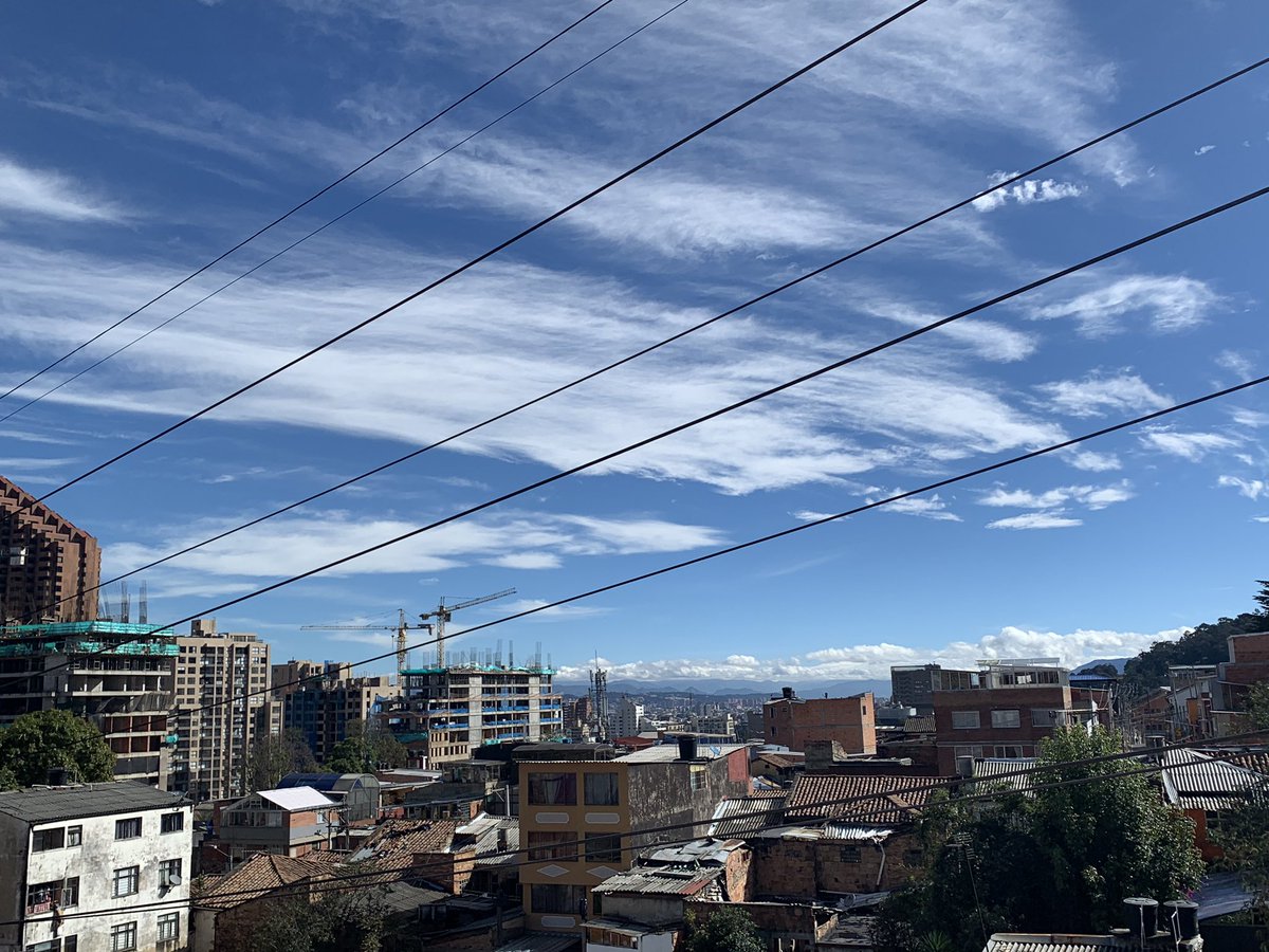El cielo de #Bogotá, antes y después del confinamiento: 

4 de febrero / 4 de junio