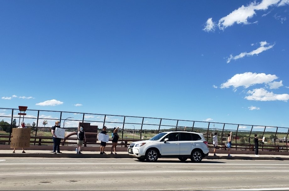Sundance10101's tweet photo. More pics... still going, still peaceful. 🌄
#Monument #Colorado #PeacefulProtesters #BeTheLightCO🕯#BlackLivesMatter #Equality #Peace🕊 https://t.co/HDho5OJq92