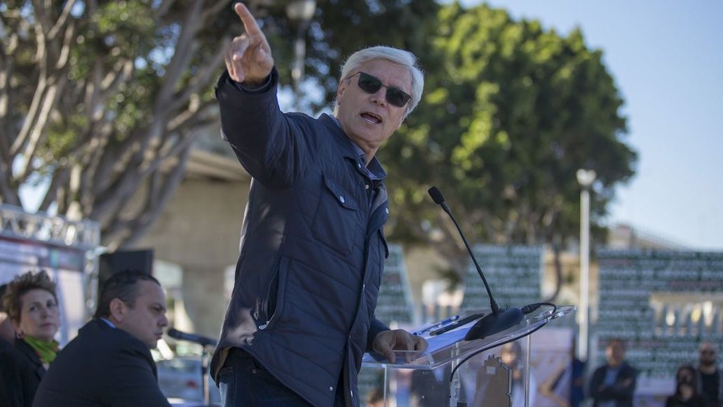 So, this is how Jaime Bonilla will try to deny Leyzaola& #39;s attempts to run for office. Leyzaola was good when Bonilla invited him to be his candidate for Mayor of   #Tijuana, but all of a sudden became a criminal when Leyzaola wanted no part of him. 14/16