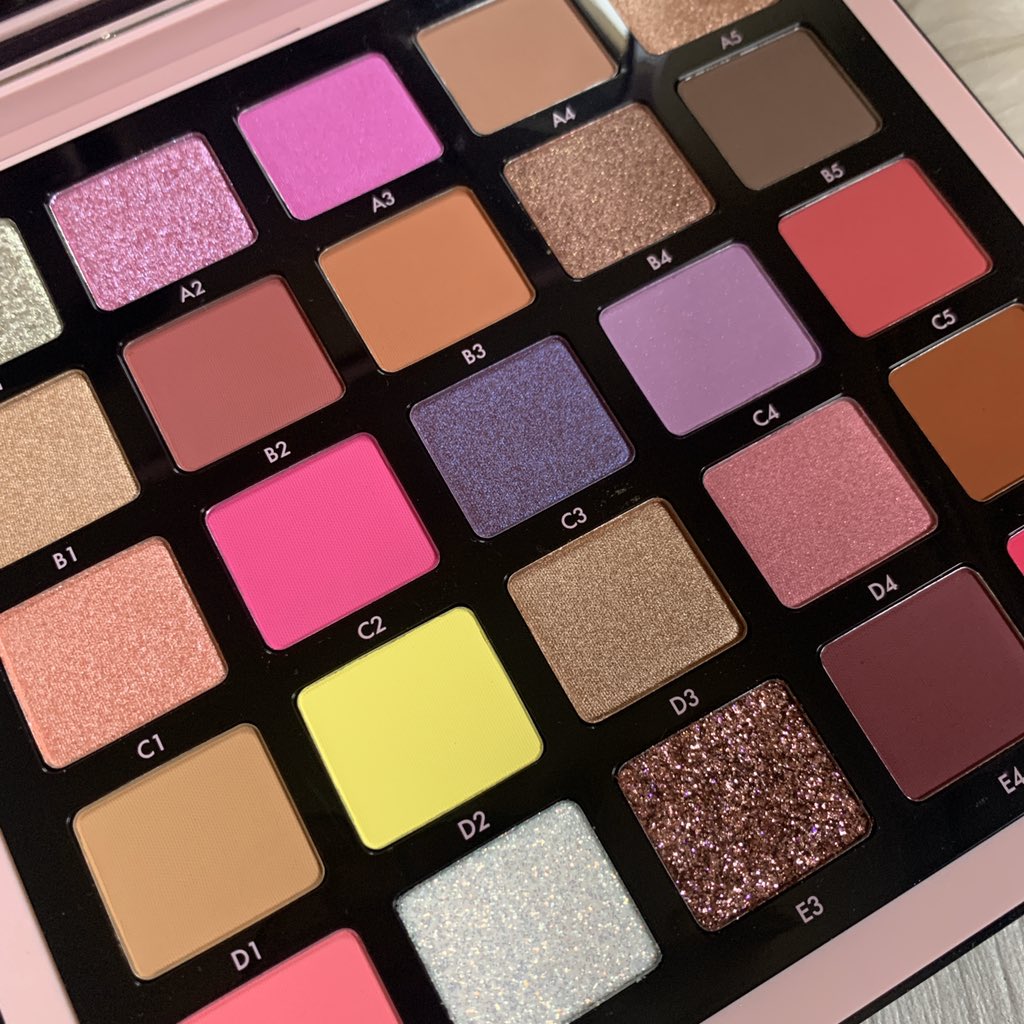 minazmakeup's tweet photo. New Palette, New Me💖 @ABHcosmetics X @norvina Vol 4 https://t.co/ADLgV1JJVF