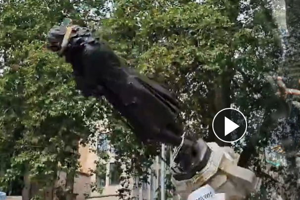 The Statute of 17th Century Slave Trader, Edward Colston was toppled today in Bristol, England and dumped in the Bristol Harbour.

His ships sent about 80k African men, women and children   between 1672 and 1689 to USA.

Meanwhile, legacies of slave traders in Africa remain...