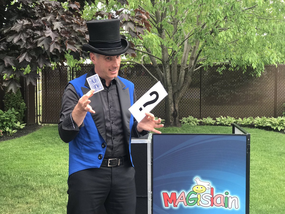 Magislain's tweet image. Avec Magislain, deux options s’offrent à vous pour une fête d’enfants réussie cet été!

- Spectacle par vidéoconférence.

- Spectacle extérieur (tout en respectant les règles de distanciations sociales).